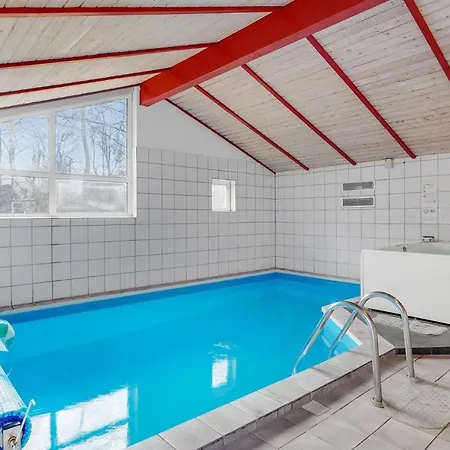 4 Bedroom Lovely In Prázdninový dům *