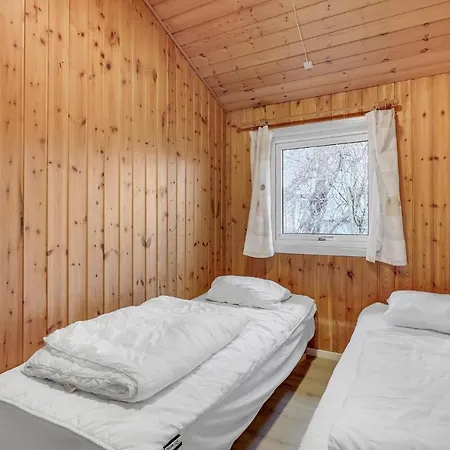 Prázdninový dům 4 Bedroom Lovely In *